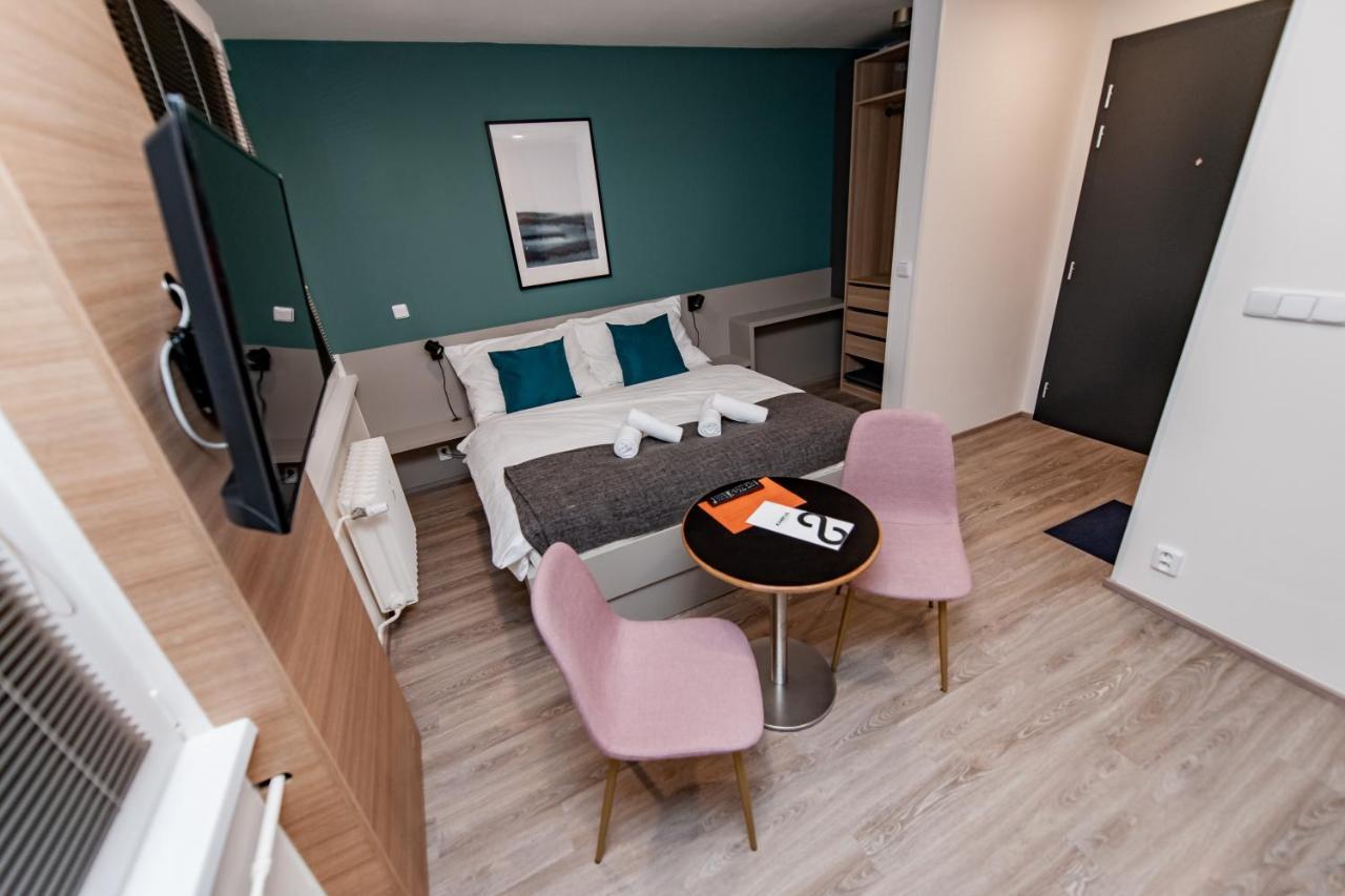 Apartments 4U: Kampus Upstairs Hradec Králové 外观 照片